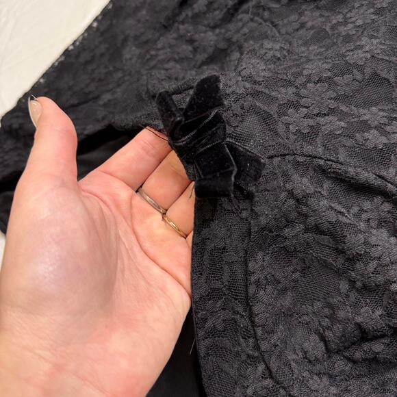 Black lace long sleeve top - Picture 3 of 7